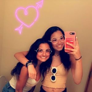 Meet your Posher, Holly